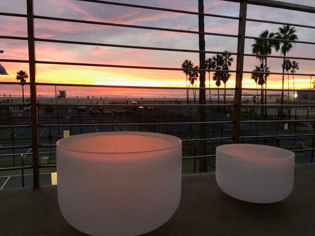 Ocean Front Vortex Female Hostel Private Rooms Free Bikes Los Angeles Exterior photo
